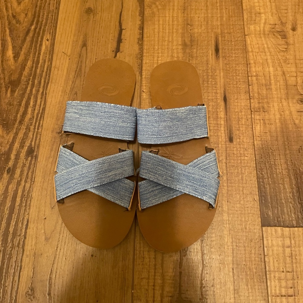 Stretchy band sandals
